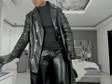 Stripchat Live Sex Cam of master_leather
