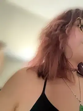 Stripchat Live Sex Cam of moan4mona