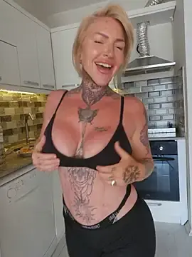 Stripchat Adult Webcams of TravelMommyBlair