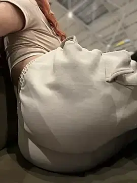 Stripchat Watch Live Sex Cams of ariiel_