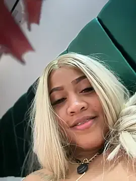 Stripchat Live Porn of riri_brunnete