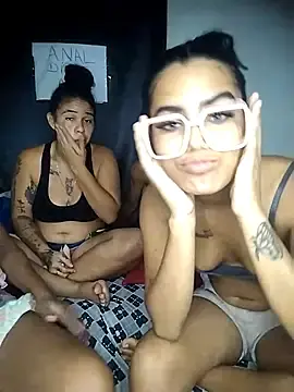 Stripchat Live Sex Cam of Bel_amour777