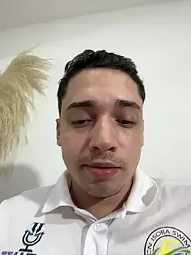 Stripchat Live Porn of kevin_hotgirls