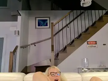 Stripchat Live Sex Cam of FitCougar
