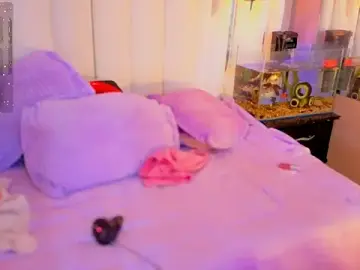 Stripchat Sex Cam of housegirl_bigcock