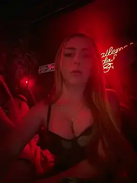 Stripchat Live Sex of tinker_exotic_1
