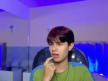 Stripchat Live Sex Cam of Derek_Sinn
