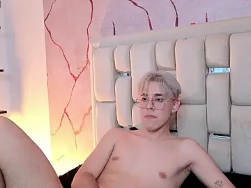 Stripchat Live Sex Cam of Tom_Parker_