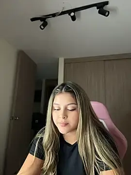 Stripchat Live Sex of lunablossom_