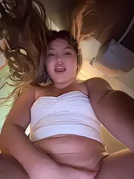 Stripchat Free Porn Cam of lunablossom_