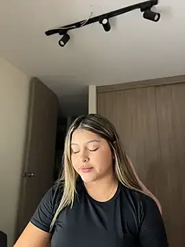 Stripchat Live Sex of lunablossom_