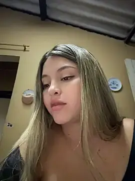 Stripchat Live Porn of lunablossom_
