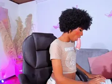 Stripchat Best live sex cam show of NaomiSaenz_