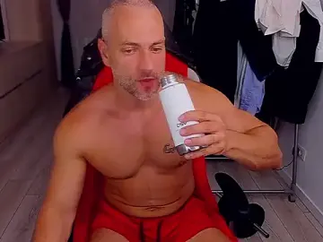 Stripchat Sex Cam of MarisMuscle