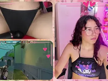 Stripchat Nude Webcam of RossieGamer