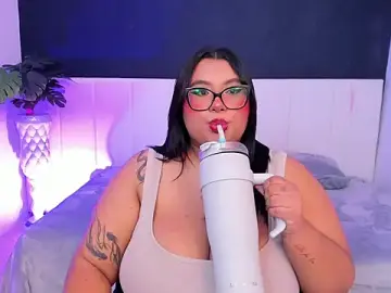 Stripchat Sex Cam of tifanny_bigboobs11