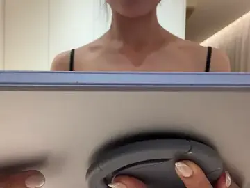 Stripchat Adult Webcam of 2Zoe