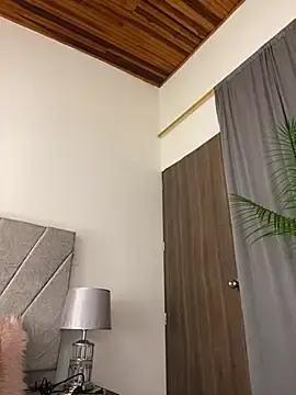 Stripchat Sex Cam of emilyrojas