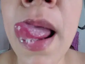 Stripchat Live Sex Cam of emiligrey_