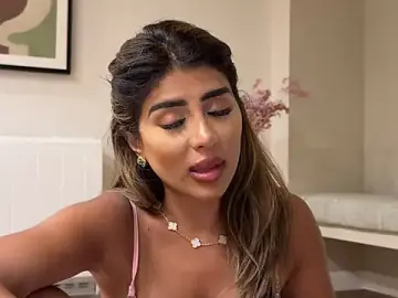 Stripchat Sex Cam of ArabicBarbie
