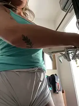Stripchat Sex Cam of Gipoltergeist