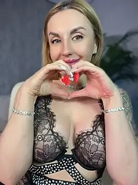 Stripchat Adult Video Chat of MilfNextDoor20