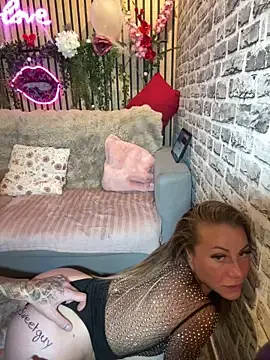 Stripchat Free Live Porn of Lorentino_blondie