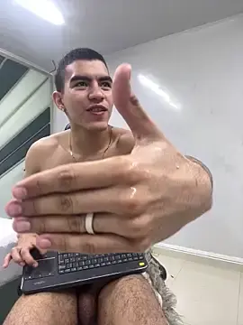 Stripchat Live Sex Cam of Sebastian_Vega
