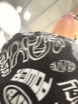 Stripchat Live Sex Cam of CrazzyChicks
