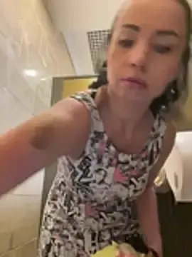 Stripchat Free Live Porn of CrazzyChicks
