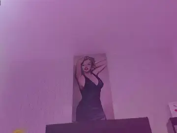 Stripchat Watch Live Sex Cams of Selena_fox24
