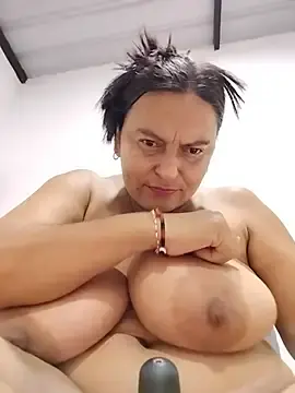 Stripchat Free Live Porn of Horny-Mommy-Dirty
