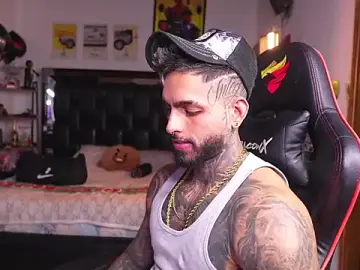 Stripchat Sex Cam of logan_hugh8