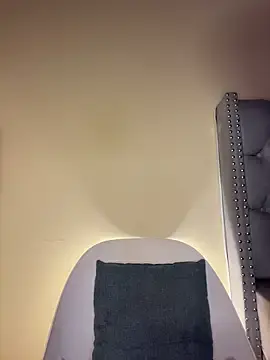 Stripchat Sex Cam of KIARAPRETTY