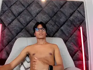 Stripchat Live Sex Cam of LiamKron