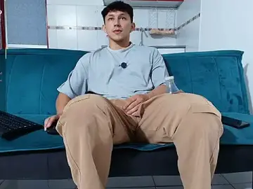 Stripchat Free Porn Cam of jacques_cardiet