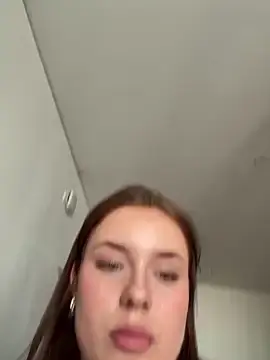 Stripchat Sex Cam of MaribelRiver