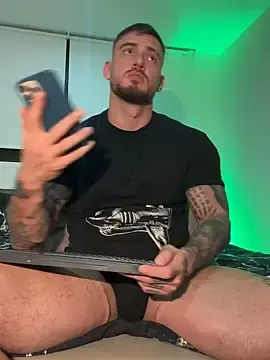 Stripchat Free Live Porn of DimitriSullivan_