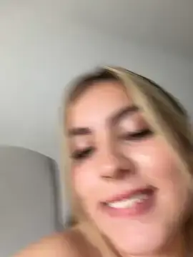 Stripchat Free Porn Cam of Cloee_Rainbow1