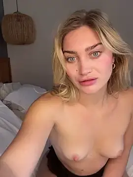 Stripchat Live Sex Cam of auriangel