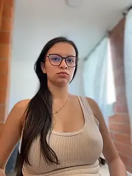 Stripchat Adult Webcams of Soy_Sara7