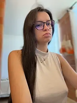 Stripchat Adult Webcam of Soy_Sara7
