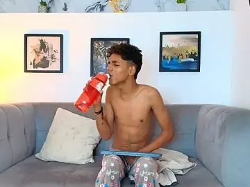 Stripchat Live Sex Cam of TWINKS_FRIENDS