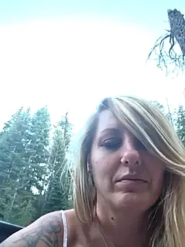 Stripchat Sex Cam of SheIsSomething