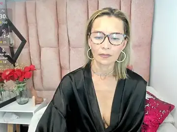 Stripchat Nude Webcam of Issa_Milf__