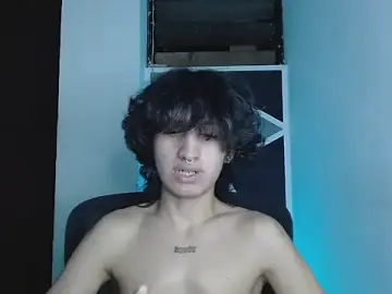 Stripchat Sex Cam of littlextreme