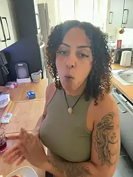 Stripchat Adult Webcam of SweetPetiteNoir