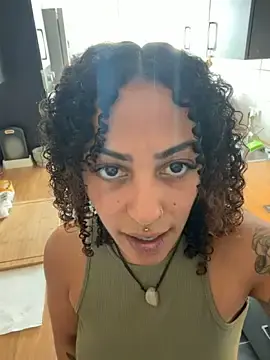 Stripchat Free Live Porn of SweetPetiteNoir