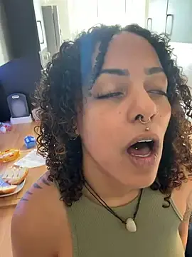 Stripchat Live Porn of SweetPetiteNoir