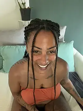 Stripchat Nude Webcam of SweetPetiteNoir